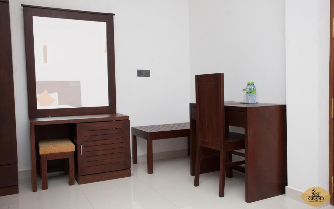 Grand Detagamuwa Hotel กตรคาม ภายนอก รูปภาพ