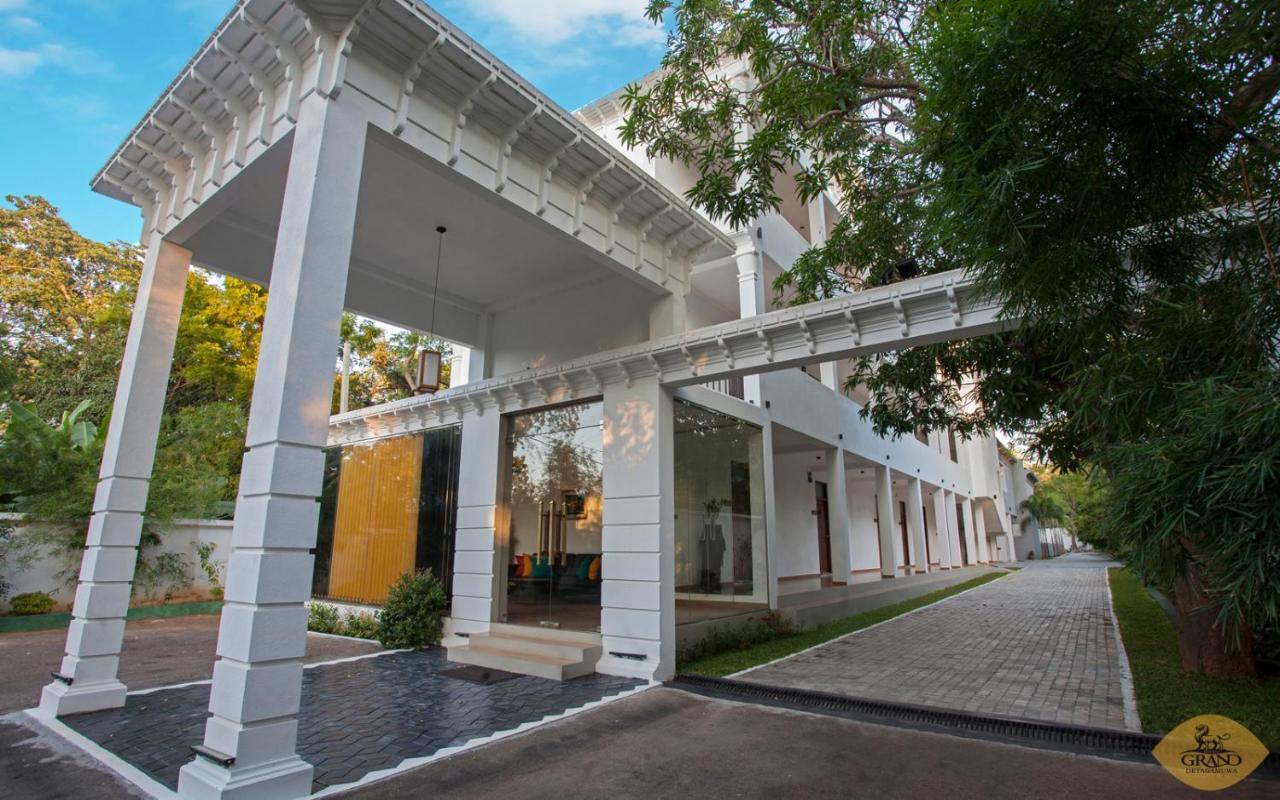 Grand Detagamuwa Hotel กตรคาม ภายนอก รูปภาพ