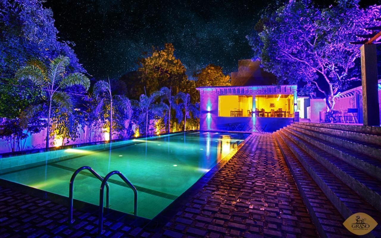 Grand Detagamuwa Hotel กตรคาม ภายนอก รูปภาพ